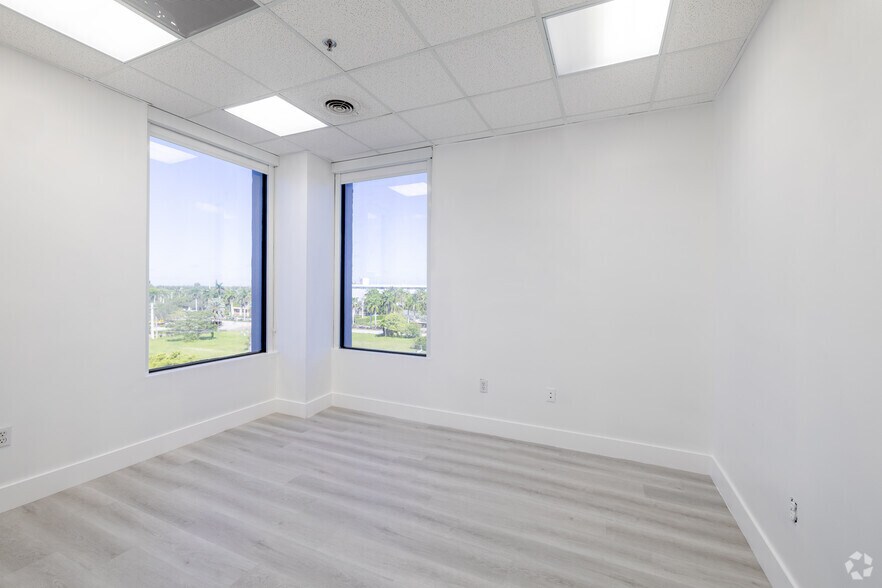 More Photos Of 12550 Biscayne Blvd, North Miami Medical For Sale