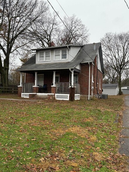 More Photos Of 1501 Versailles Rd, Lexington Storefront Retail Office For Sale