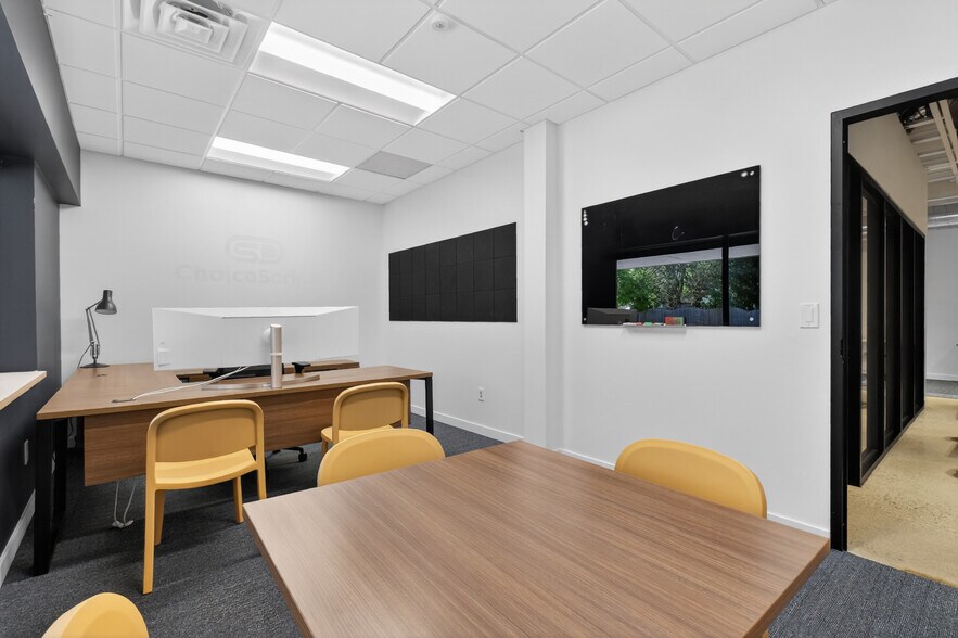 More Photos Of 26622 Woodward Ave, Royal Oak Office For Lease
