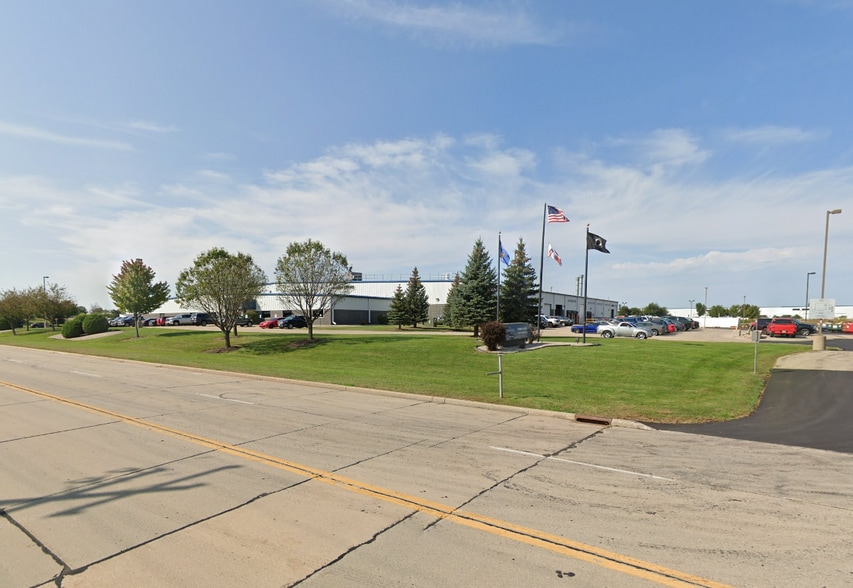 More Photos Of 2855 S Oakwood Rd, Oshkosh Manufacturing For Lease