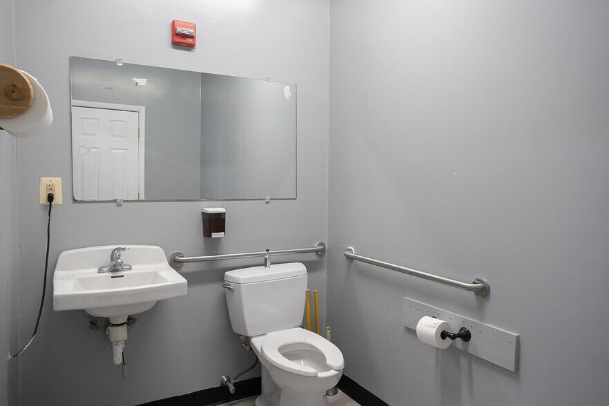 More Photos Of 121 S Pavilion Ave, Riverside Storefront Retail Residential For Sale