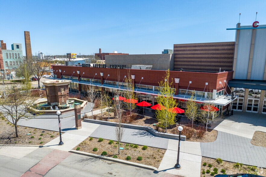 More Photos Of 900-924 4th St, Sioux City Movie Theatre For Lease