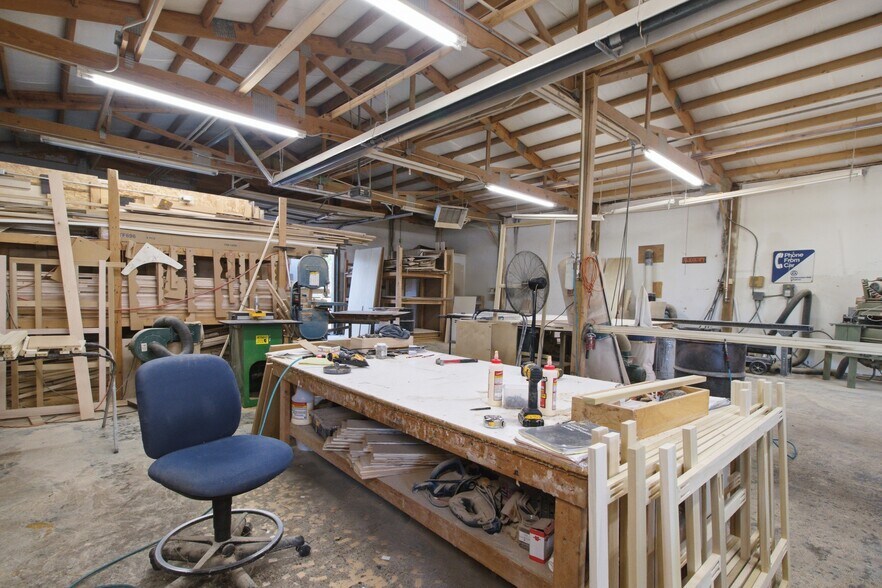 More Photos Of 1398 S Valley Rd, West Plains General Retail For Sale
