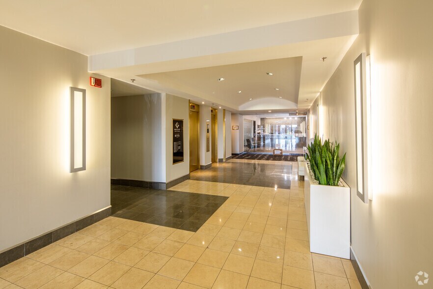 More Photos Of 1610 Des Peres Rd, Des Peres Unknown For Lease