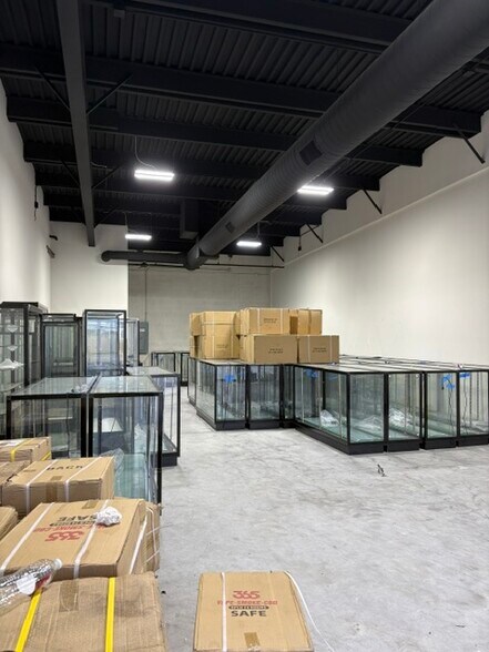More Photos Of 7241 Lawndale St, Houston Storefront For Lease