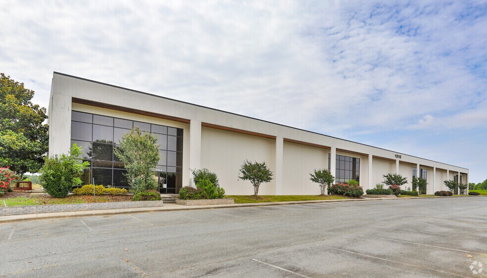 More Photos Of 1310 Airport Blvd, Monroe Warehouse For Lease