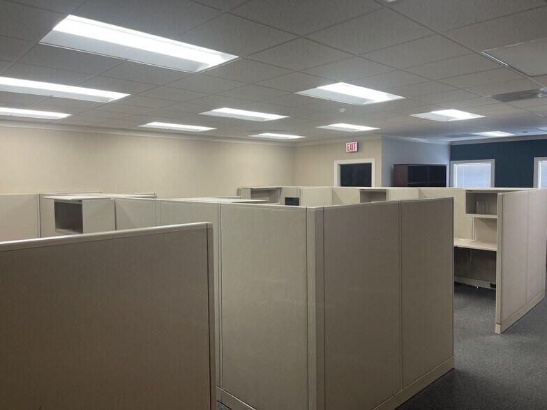 More Photos Of 1309 Briarville Rd, Madison Office For Lease