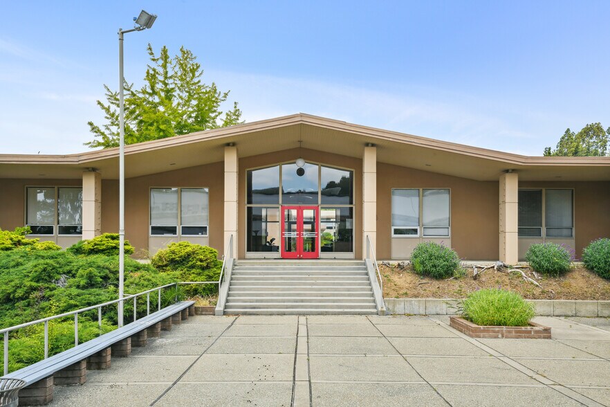 More Photos Of 3500 Mountain Blvd, Oakland Schools For Lease