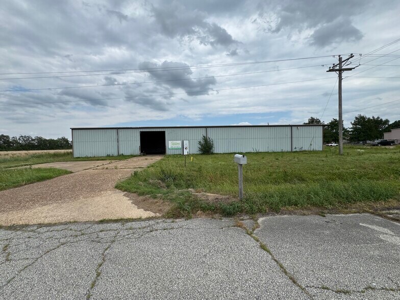 Primary Photo Of 1101 Fire Station Rd rd, Trumann Warehouse For Sale