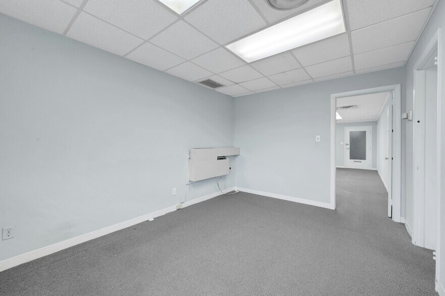 More Photos Of 1492 High Ridge Rd, Stamford Freestanding For Lease