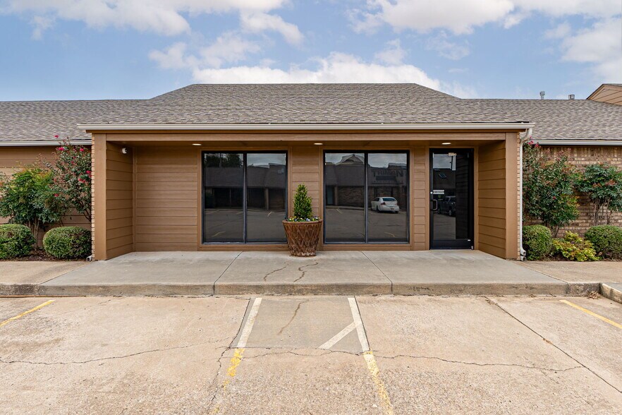 Primary Photo Of 1530 SW 89th St, Oklahoma City Office For Sale