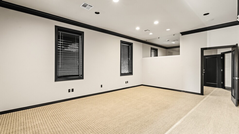 More Photos Of 14000 N Western Ave, Edmond Office For Sale