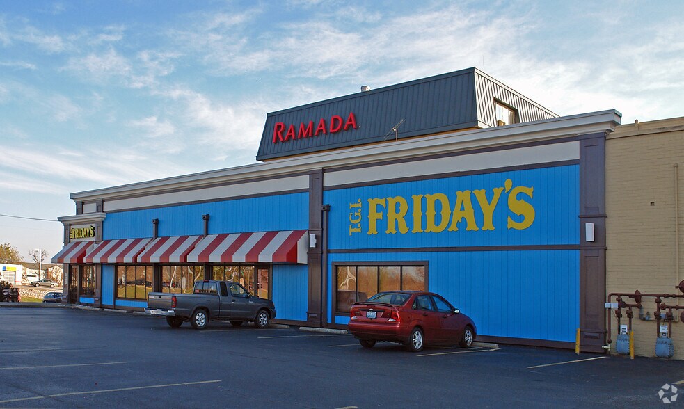 More Photos Of 6900 N Illinois St, Fairview Heights Restaurant For Lease