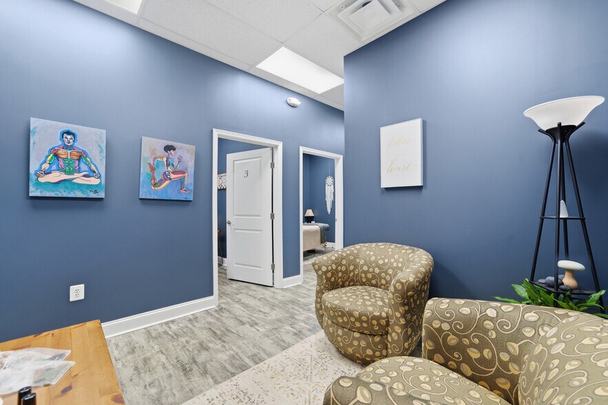 More Photos Of 5472-5486 Southern Maryland Blvd, Lothian Storefront For Sale