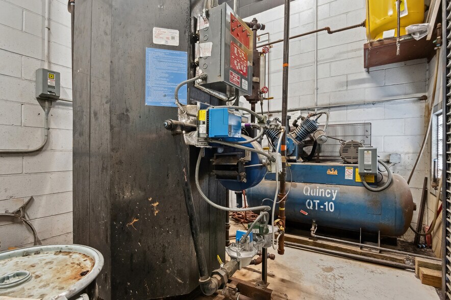 More Photos Of 4314 Henderson Dr, Jacksonville Freestanding For Sale