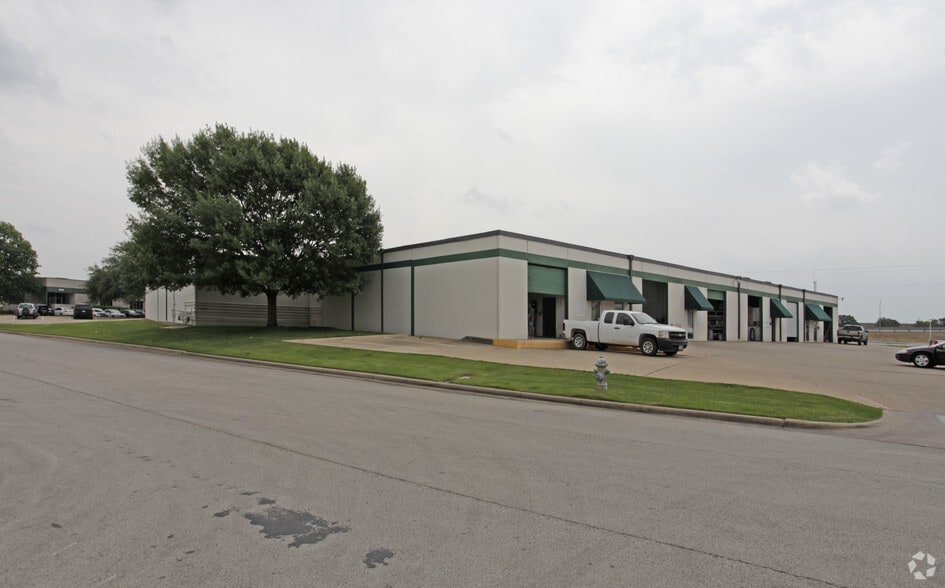 More Photos Of 7436 Tower St, Fort Worth Manufacturing For Sale