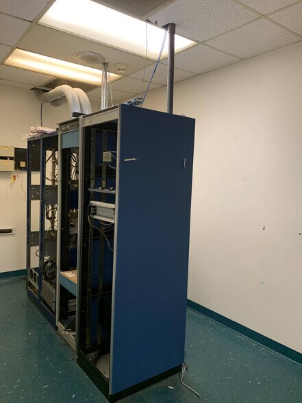 More Photos Of 1946 Lindorph Dr, Dayton Flex For Sale