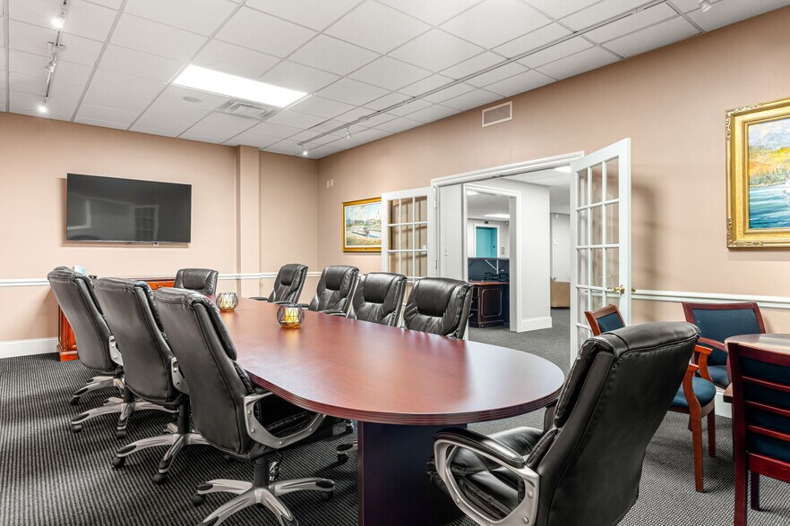 More Photos Of 222 Pearl St, New Albany Office Residential For Sale