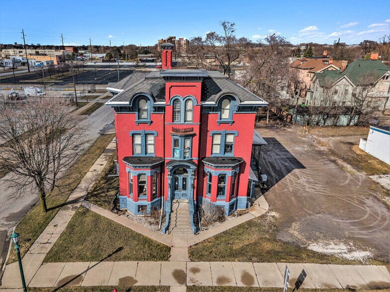 More Photos Of 701 Center Ave, Bay City Apartments For Sale
