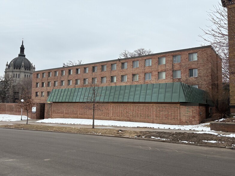 More Photos Of 286 Marshall Ave, Saint Paul Dormitory For Sale