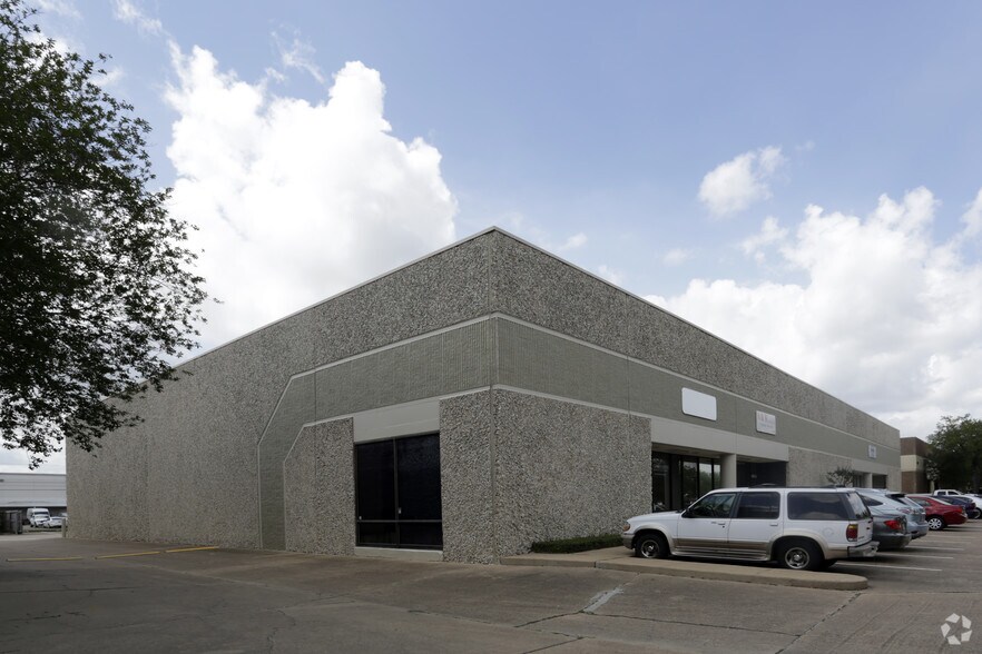 More Photos Of 4003 Greenbriar Dr, Stafford Warehouse For Lease