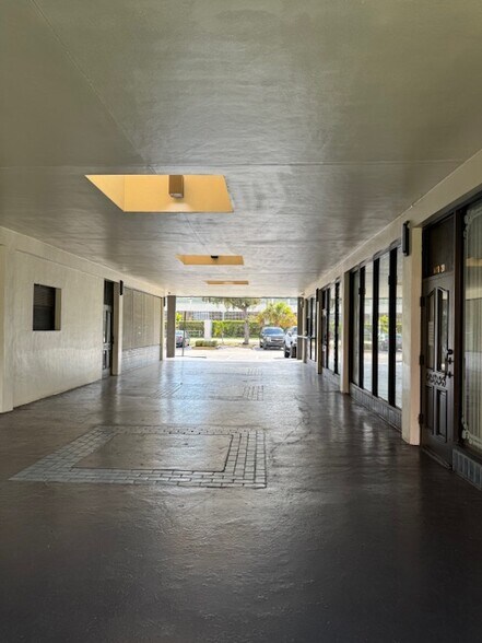 More Photos Of 4410-4538 Inverrary Blvd, Lauderhill Storefront For Lease