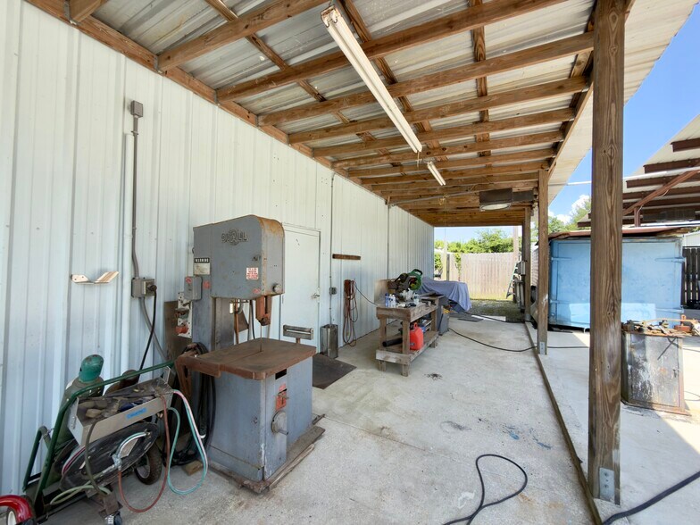 More Photos Of 2952 Westfield Rd, Gulf Breeze Industrial For Sale