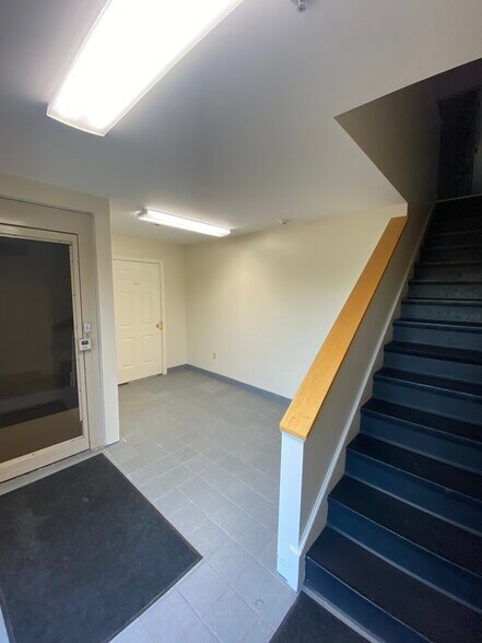 More Photos Of 84 Pleasant Hill Rd, Scarborough Warehouse For Lease