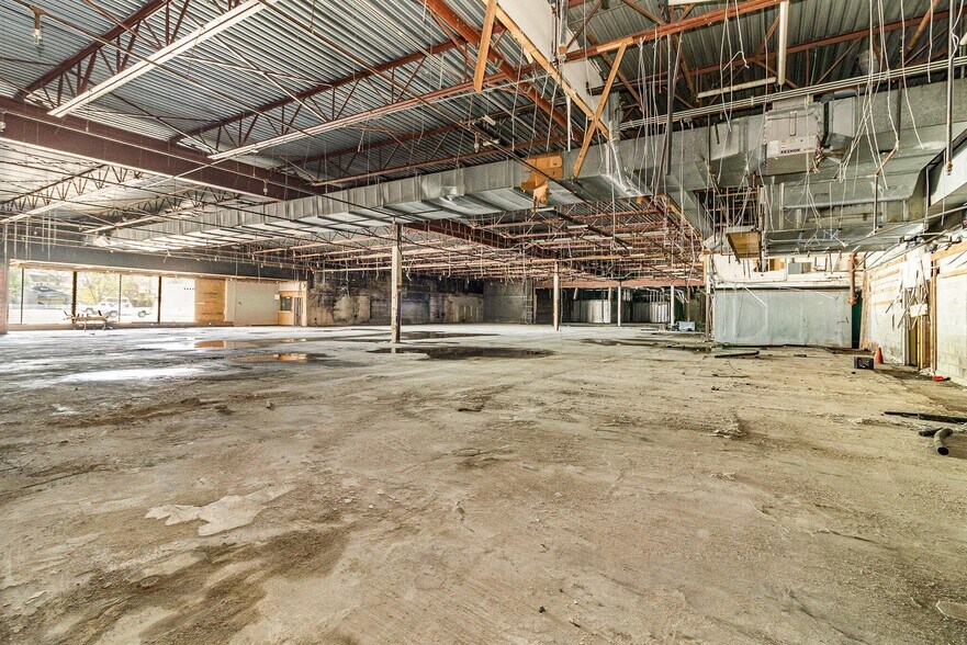 More Photos Of 3232 Central Ave, Lake Station Supermarket For Lease
