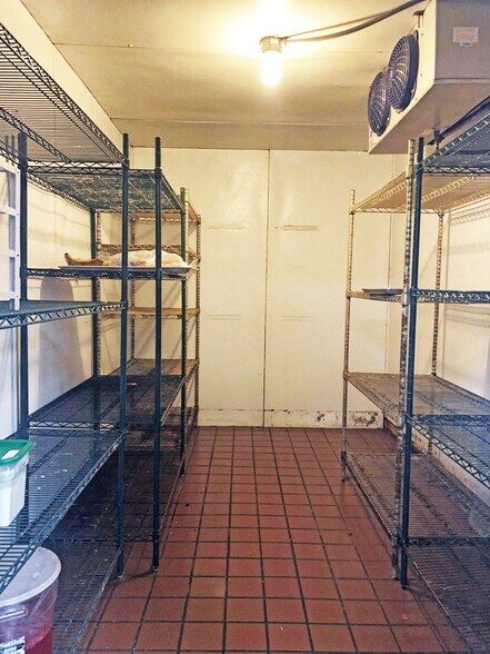 More Photos Of 5512-5530 Van Nuys Blvd, Sherman Oaks Restaurant For Lease