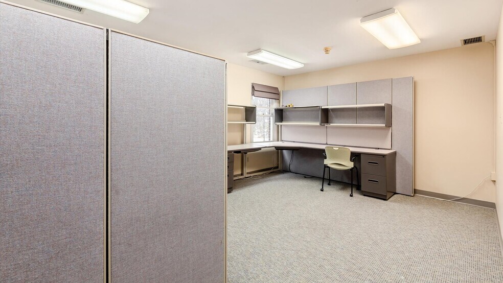 More Photos Of 172 S Friendship Dr, New Concord Medical For Sale