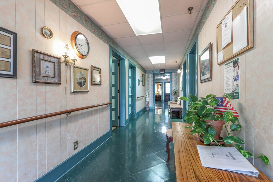 More Photos Of 109 W Lake St, Waupaca Healthcare For Sale