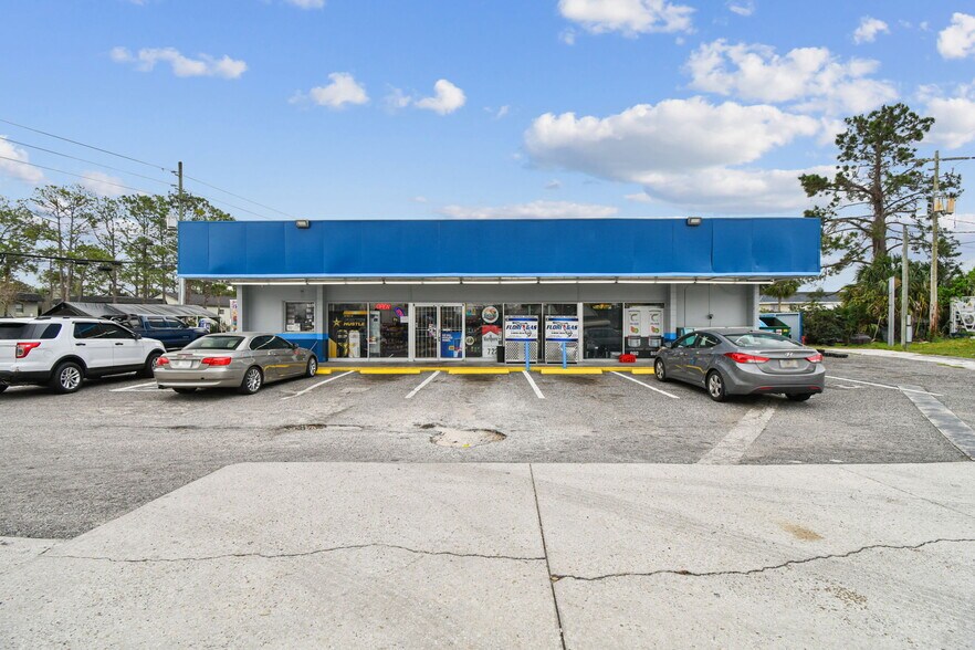 More Photos Of 5676 University Blvd W, Jacksonville Convenience Store For Sale
