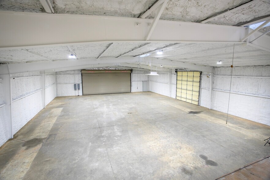 More Photos Of 15503 TX-110, Whitehouse Warehouse For Lease
