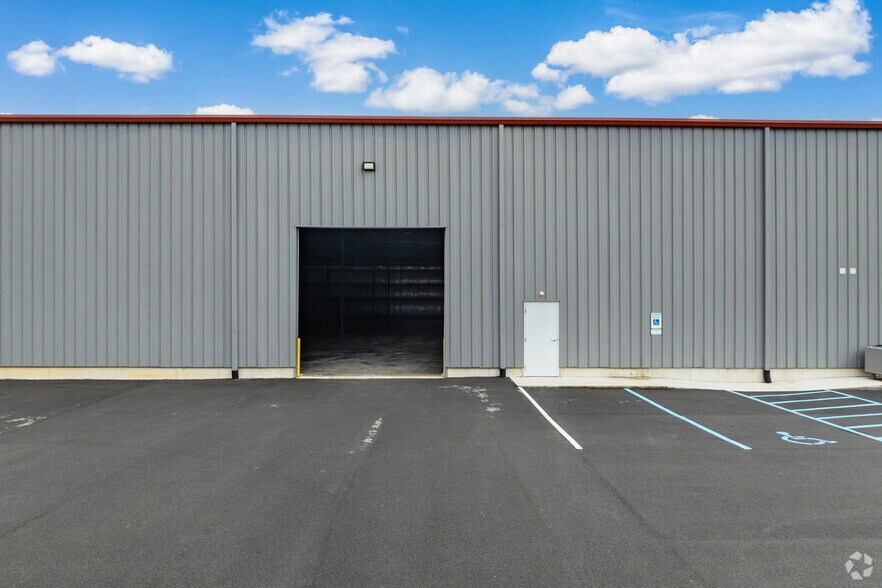 More Photos Of 100 Foundation Dr, Campbellsville Warehouse For Lease