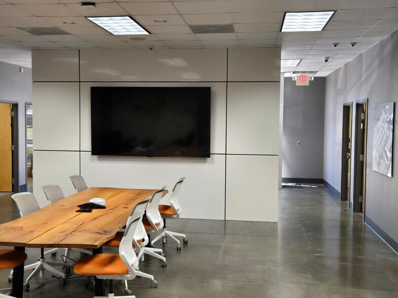 More Photos Of 7750B Trinity Rd, Cordova Light Distribution For Lease