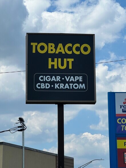 More Photos Of 2282 MacArthur Rd, Whitehall Freestanding For Lease