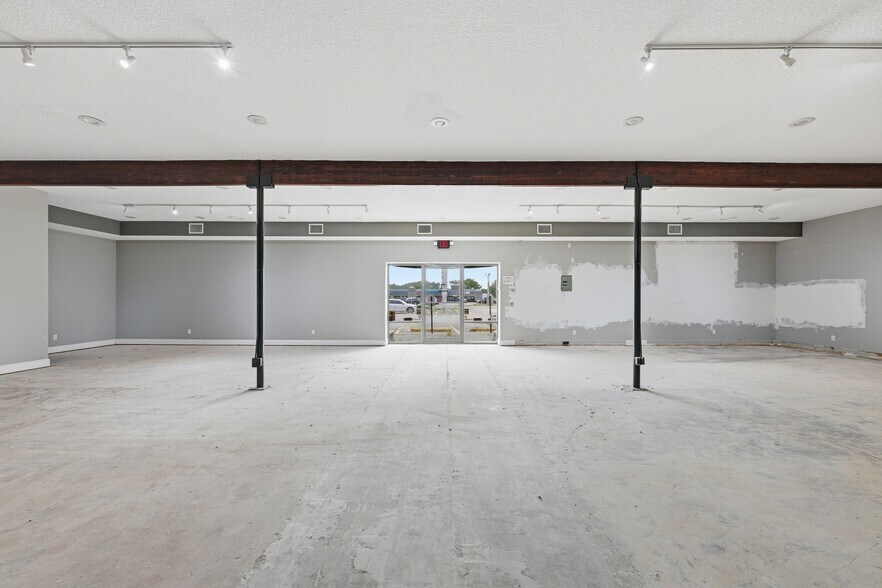 More Photos Of 619 Cassat Ave, Jacksonville Warehouse For Lease
