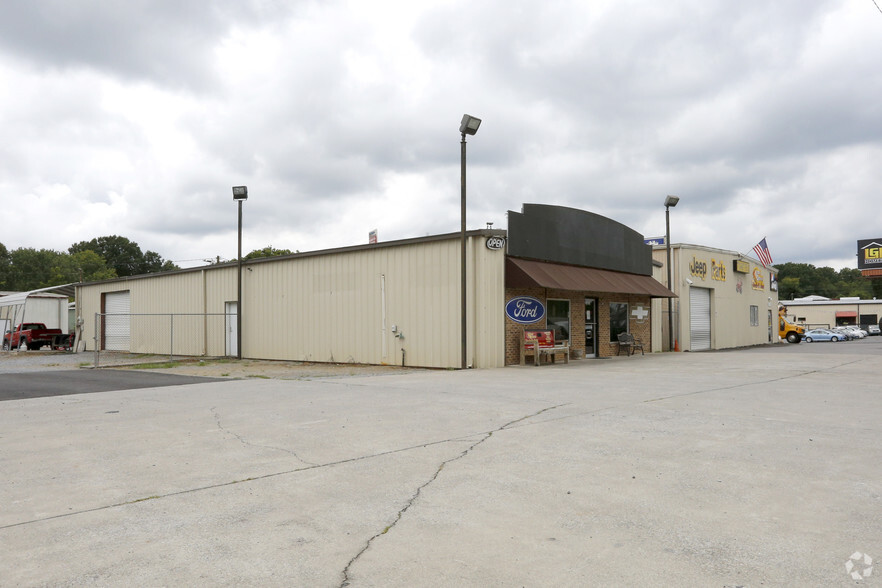 Primary Photo Of 1321 Joe Frank Harris Pky SE, Cartersville Auto Repair For Sale