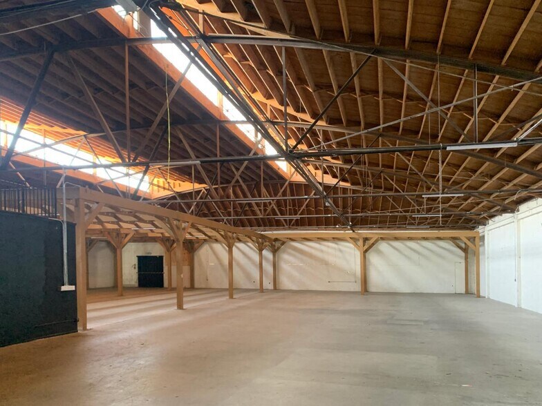 Primary Photo Of 1020 N La Brea Ave, Los Angeles Warehouse For Lease