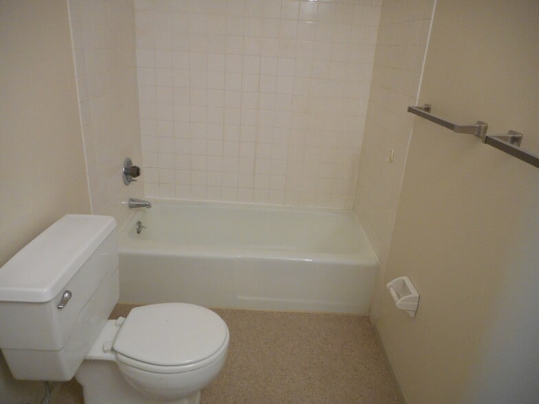 More Photos Of 8492 Lane Dr, Raytown Apartments For Sale