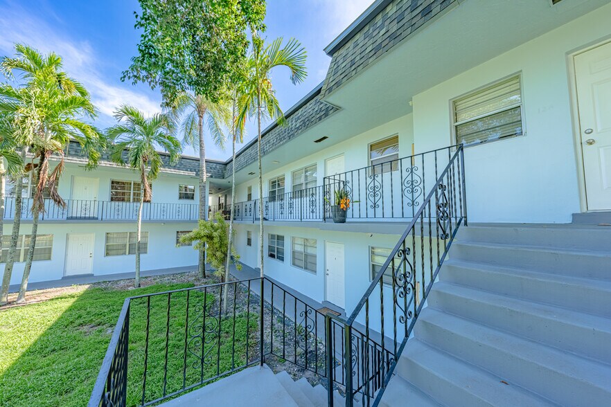 More Photos Of 2134 Lincoln St, Hollywood Apartments For Sale