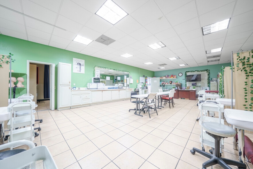 More Photos Of 1517 S Western Ave, Los Angeles Freestanding For Sale