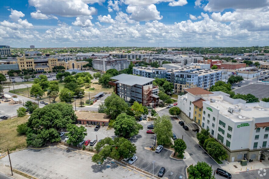 More Photos Of 102 9th St, San Antonio Office For Sale