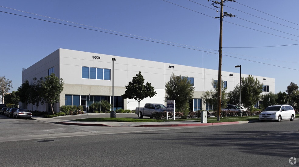 More Photos Of 3021-3035 E La Jolla St, Anaheim Warehouse For Sale