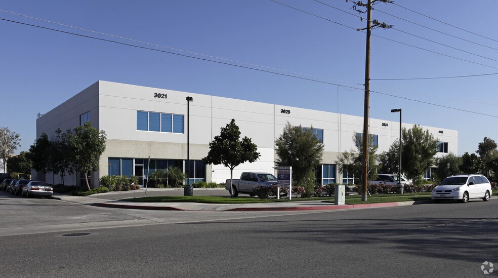More Photos Of 3021-3035 E La Jolla St, Anaheim Warehouse For Lease
