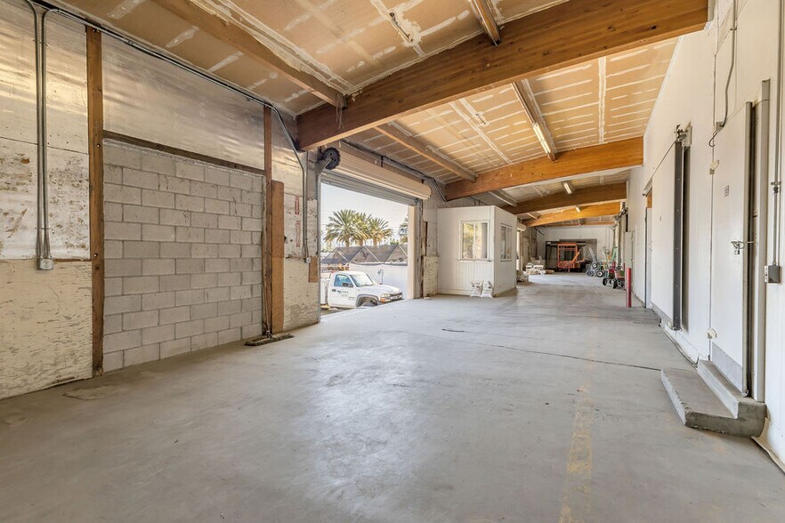 More Photos Of 81500 Industrial Pl, Indio Warehouse For Sale