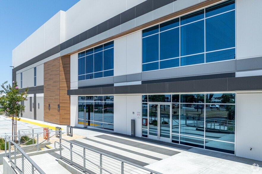 More Photos Of 1500 S Raymond Ave, Fullerton Distribution For Lease