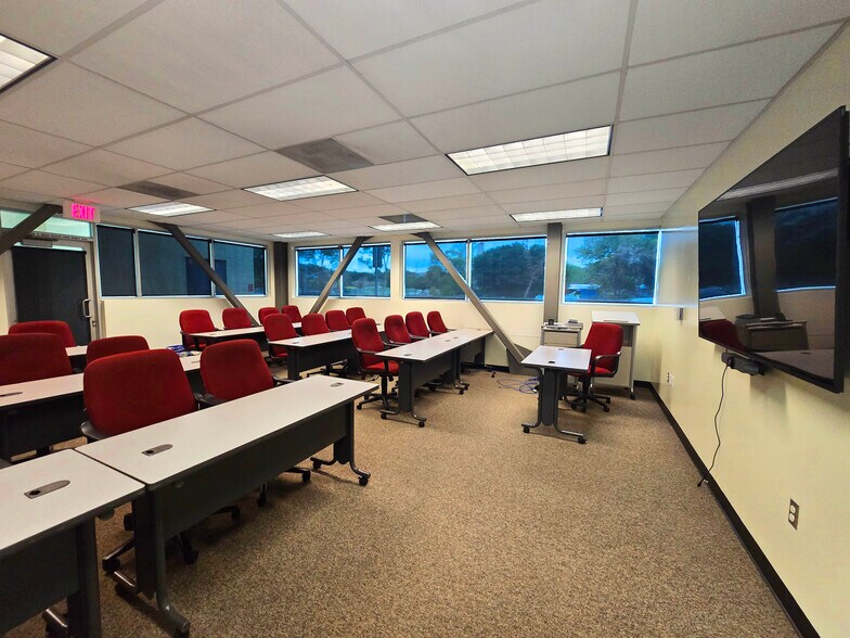 More Photos Of 3670 W Temple Ave, Pomona Office For Lease
