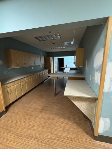 More Photos Of 3350 Broadmoor Ave SE, Grand Rapids Medical For Lease
